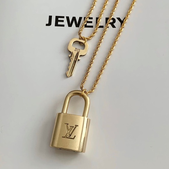 Louis Vuitton • Vintage Padlock & Key 18k Gold Plated Chain Rope Necklace - Picture 3 of 5